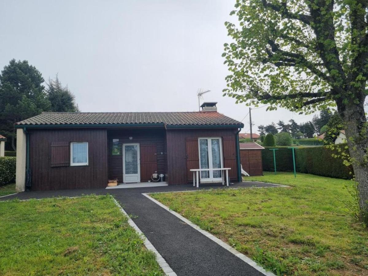 Gite Avec Cheminee, Terrasse Et Wifi - Animaux Acceptes - Fr-1-496-163 Usson-en-Forez Экстерьер фото